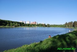 На берегу Школьного озера