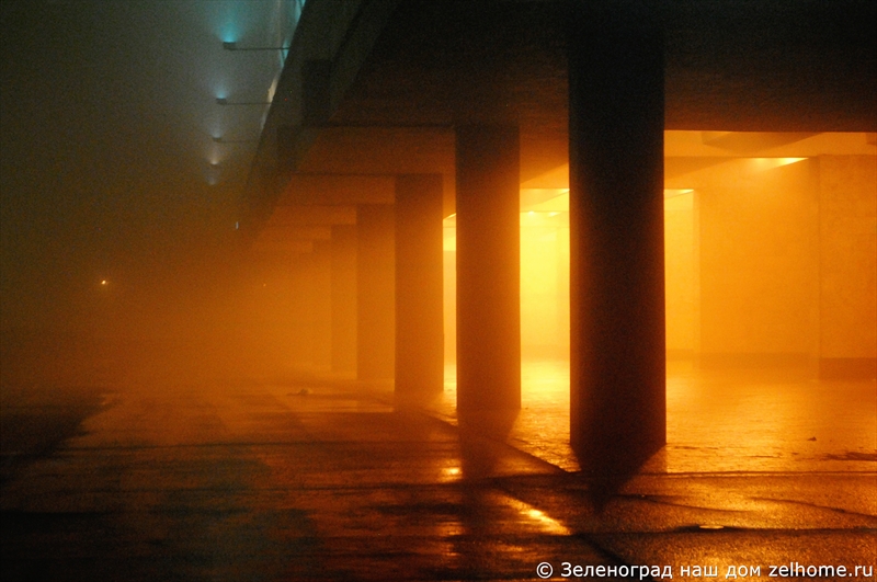 зеленоград фото - Префектура Зеленограда в тумане